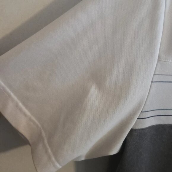 Travis Mathew Polo Medium Grey White Colorblock C.C. Logo Performance Golf Shirt - Picture 3 of 8